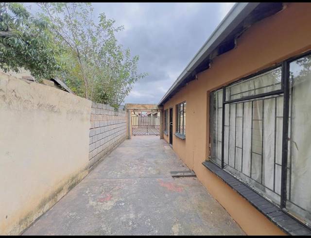 3 BEDROOM HOUSE FOR SALE IN PROTEA GLEN